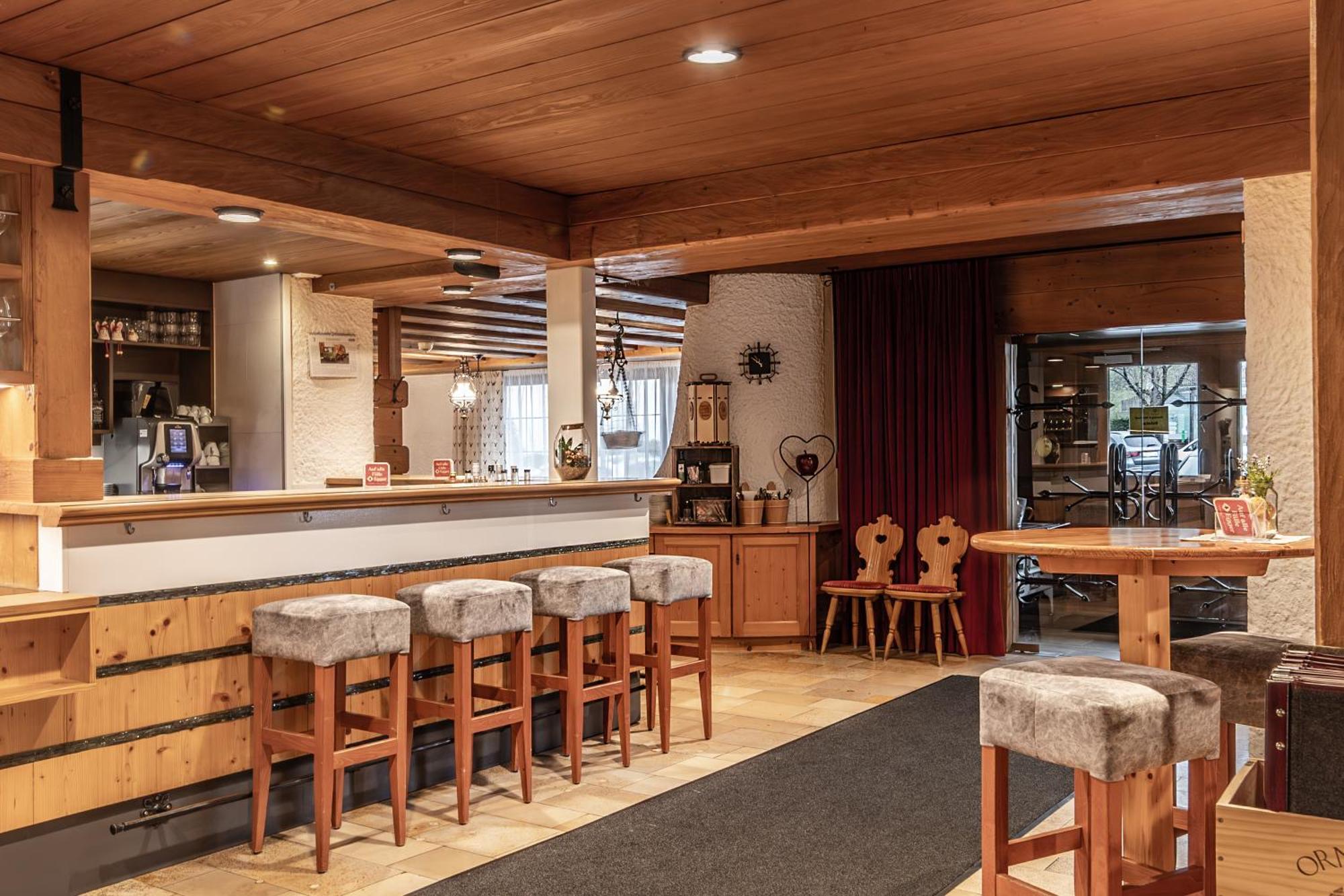 Loewen Hotel 3*